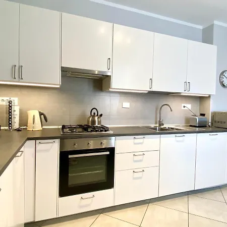 Gioberti Bright 3 Bedroom Apartment *